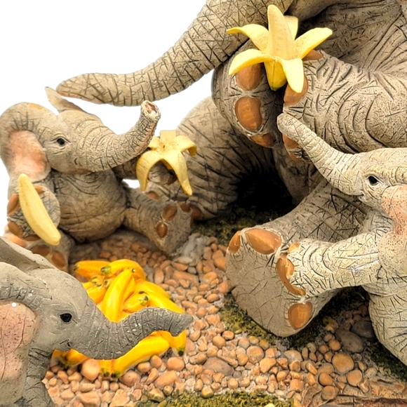 Country Artists Tuskers 2008 " Elephant Family On The Creche" Retired Figurine - Picture 4 of 8